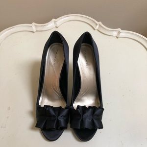 Tahari SLOAN Open Toe Classic Pumps